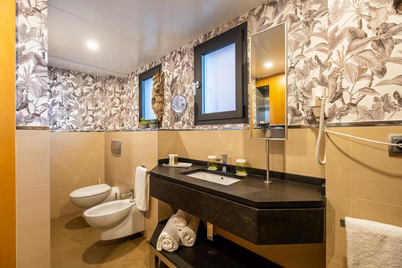 On Suites Sevilla Apartments Designed For Adults Eksteriør bilde